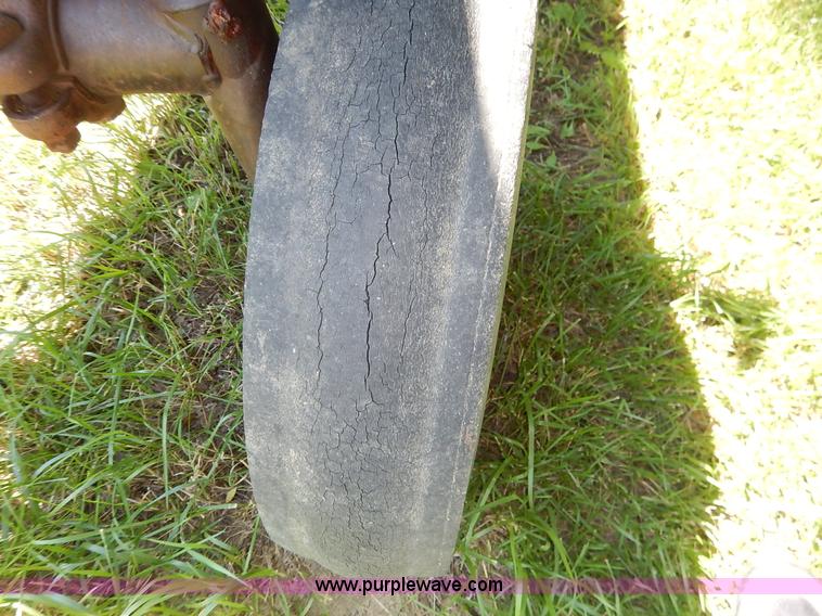 image for item J3916 1961 Farmall 560 tractor