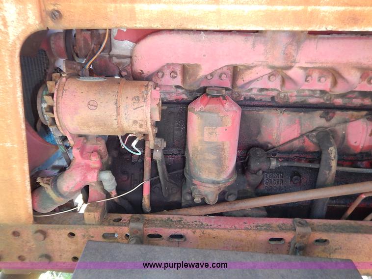 image for item J3916 1961 Farmall 560 tractor