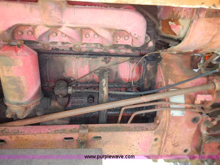 image for item J3916 1961 Farmall 560 tractor