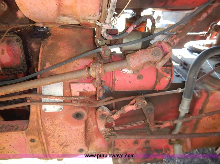 image for item J3916 1961 Farmall 560 tractor