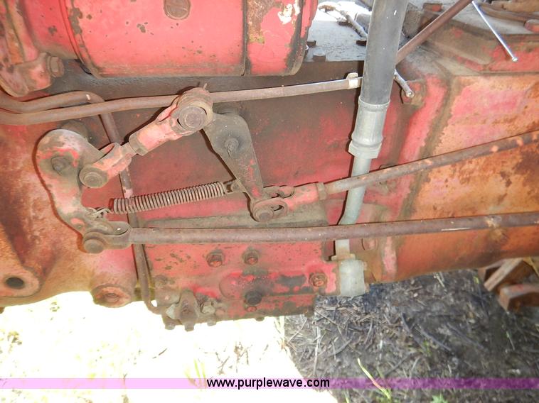 image for item J3916 1961 Farmall 560 tractor