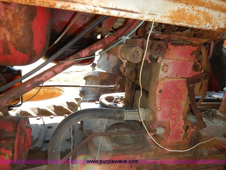 image for item J3916 1961 Farmall 560 tractor