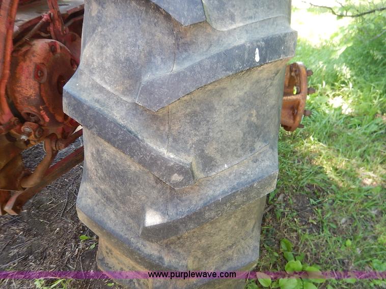 image for item J3916 1961 Farmall 560 tractor