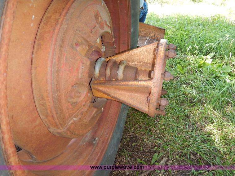 image for item J3916 1961 Farmall 560 tractor