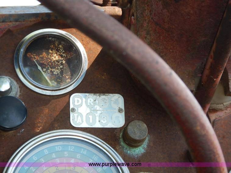 image for item J3916 1961 Farmall 560 tractor