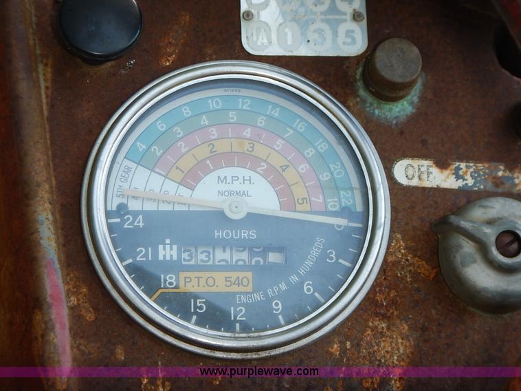 image for item J3916 1961 Farmall 560 tractor