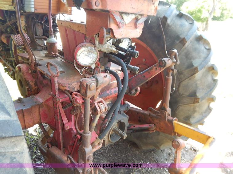 image for item J3916 1961 Farmall 560 tractor