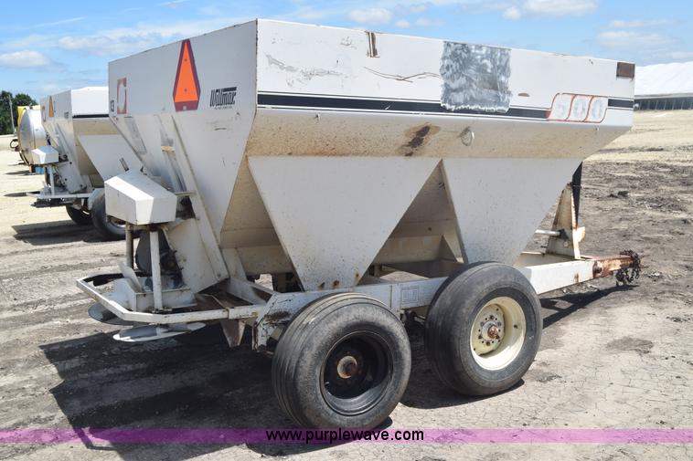 image for item J6509 Wilmar 500 fertilizer spreader