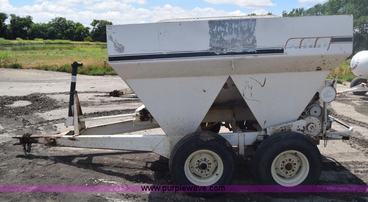image for item J6509 Wilmar 500 fertilizer spreader
