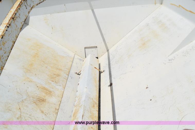 image for item J6509 Wilmar 500 fertilizer spreader