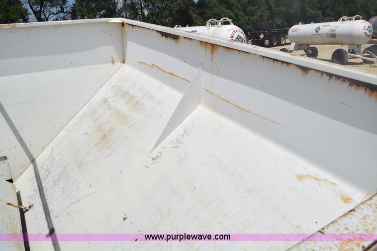 image for item J6509 Wilmar 500 fertilizer spreader