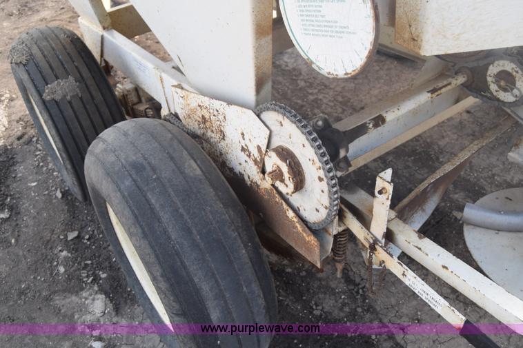 image for item J6509 Wilmar 500 fertilizer spreader