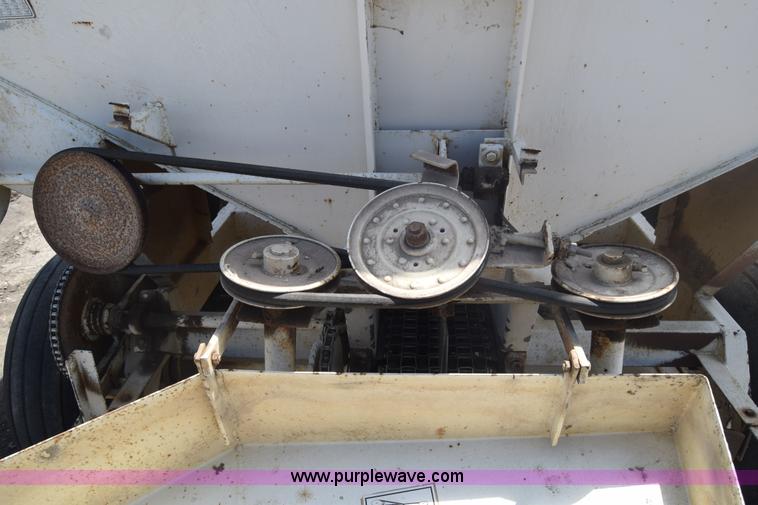 image for item J6509 Wilmar 500 fertilizer spreader