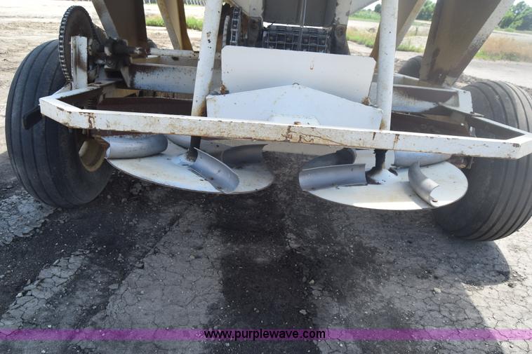 image for item J6509 Wilmar 500 fertilizer spreader