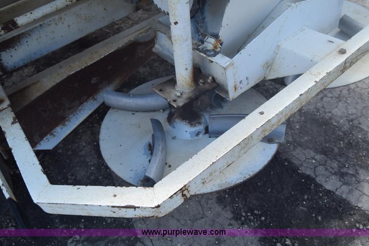 image for item J6509 Wilmar 500 fertilizer spreader