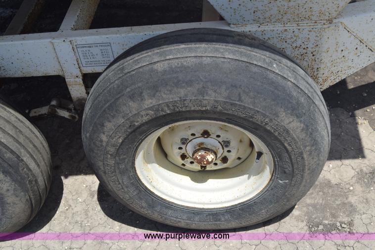 image for item J6509 Wilmar 500 fertilizer spreader