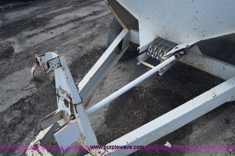 image for item J6511 Wilmar 500 fertilizer spreader