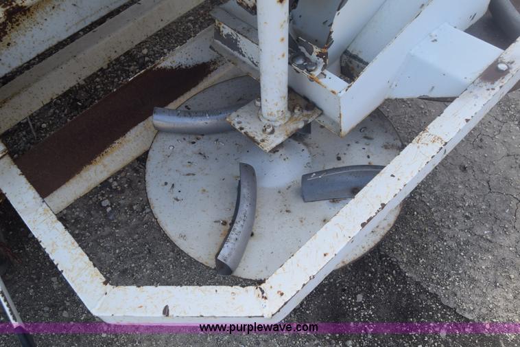 image for item J6511 Wilmar 500 fertilizer spreader