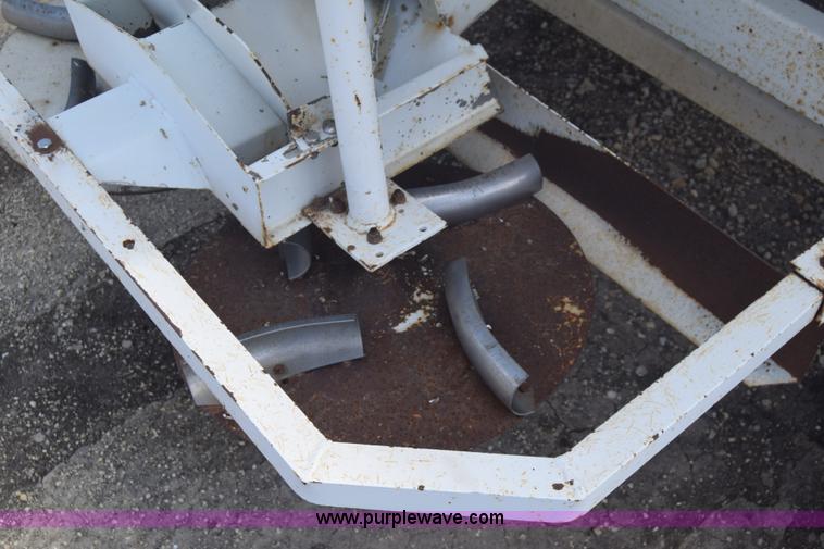 image for item J6511 Wilmar 500 fertilizer spreader