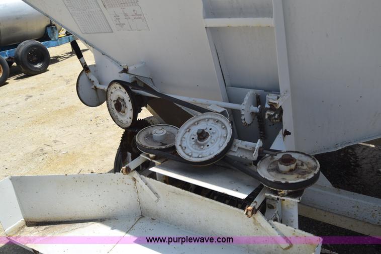 image for item J6511 Wilmar 500 fertilizer spreader