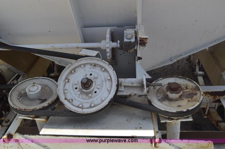 image for item J6511 Wilmar 500 fertilizer spreader