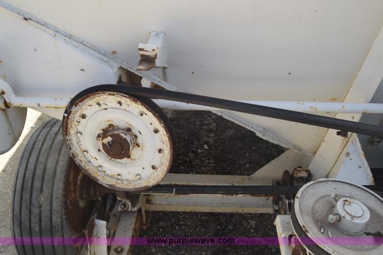 image for item J6511 Wilmar 500 fertilizer spreader