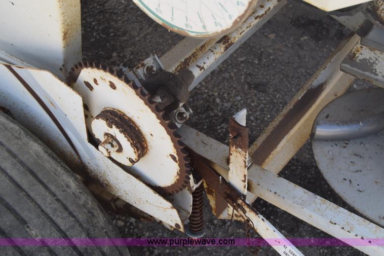 image for item J6511 Wilmar 500 fertilizer spreader