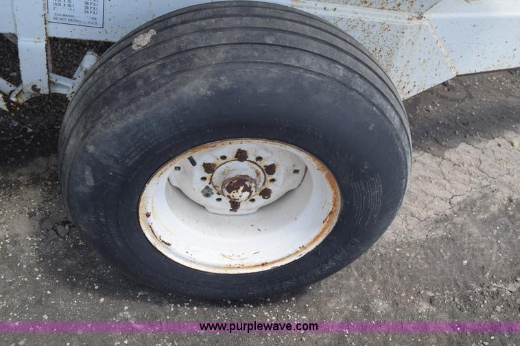 image for item J6511 Wilmar 500 fertilizer spreader