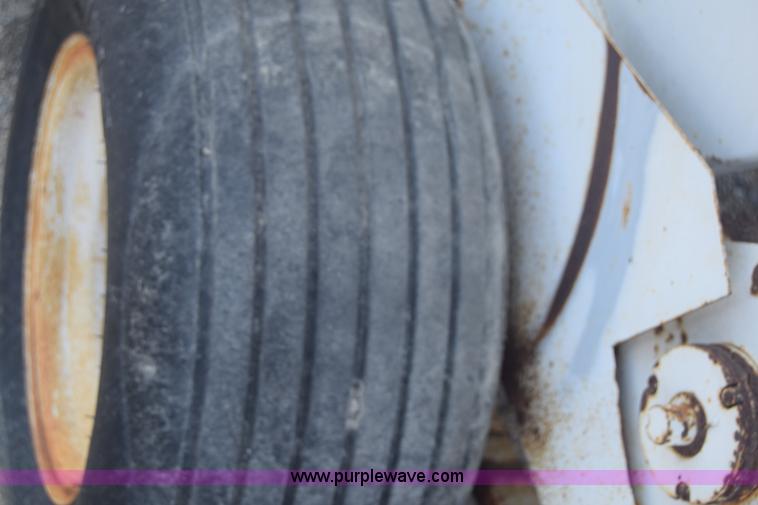 image for item J6511 Wilmar 500 fertilizer spreader