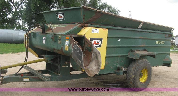 image for item J6540 Arts-Way Silamix 850-B feed wagon