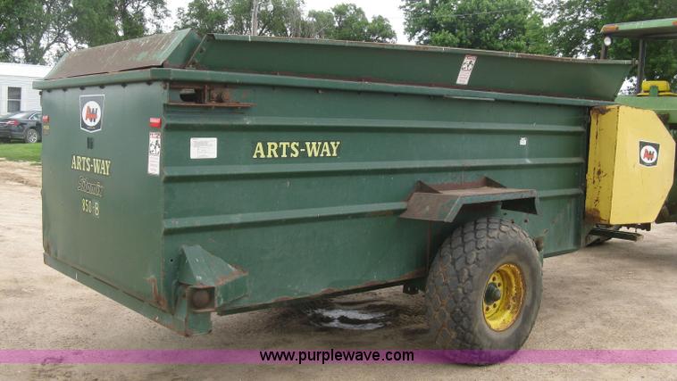 image for item J6540 Arts-Way Silamix 850-B feed wagon