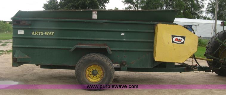 image for item J6540 Arts-Way Silamix 850-B feed wagon