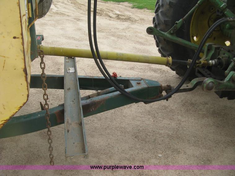 image for item J6540 Arts-Way Silamix 850-B feed wagon