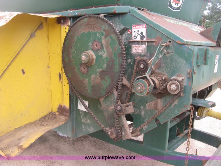 image for item J6540 Arts-Way Silamix 850-B feed wagon