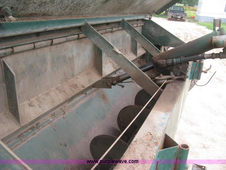 image for item J6540 Arts-Way Silamix 850-B feed wagon