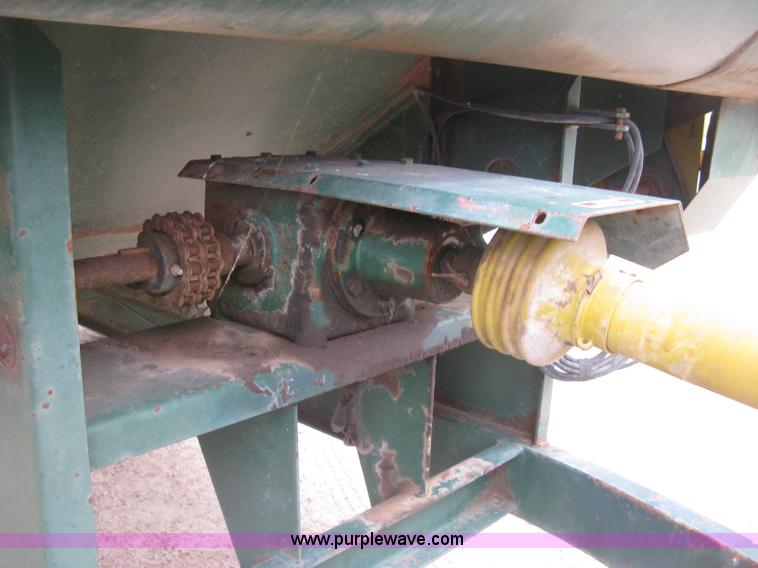 image for item J6540 Arts-Way Silamix 850-B feed wagon