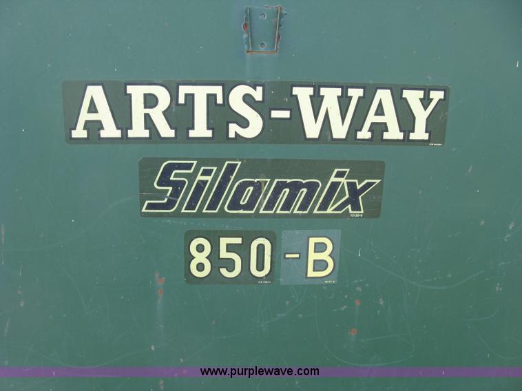 image for item J6540 Arts-Way Silamix 850-B feed wagon