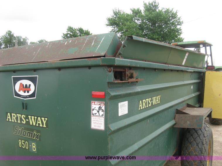 image for item J6540 Arts-Way Silamix 850-B feed wagon