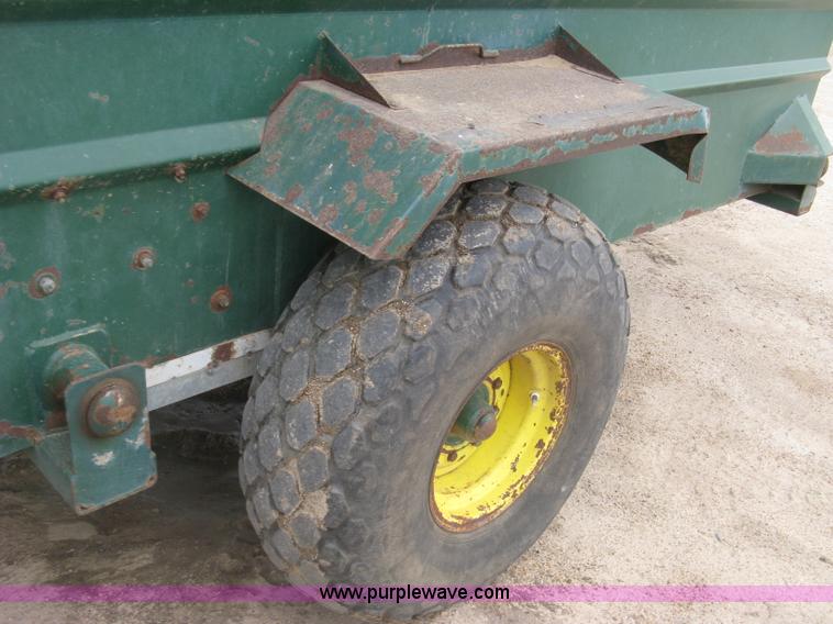 image for item J6540 Arts-Way Silamix 850-B feed wagon