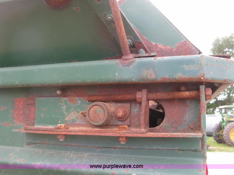 image for item J6540 Arts-Way Silamix 850-B feed wagon