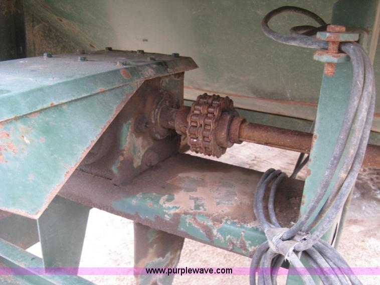 image for item J6540 Arts-Way Silamix 850-B feed wagon