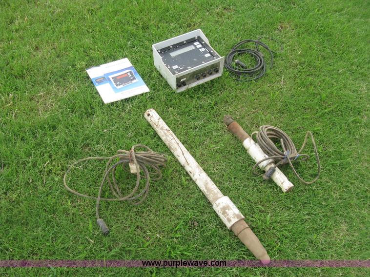 image for item J6540 Arts-Way Silamix 850-B feed wagon