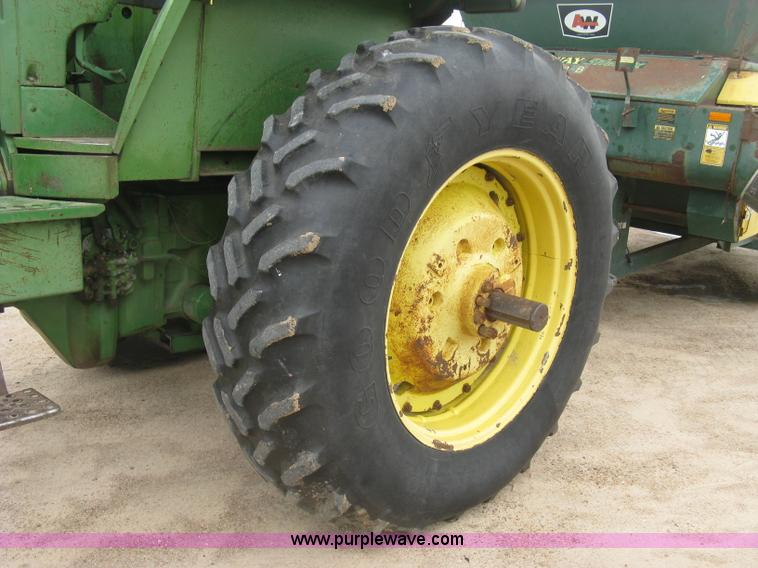 image for item J6541 1975 John Deere 4630 tractor