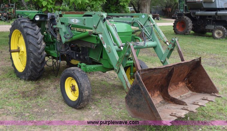 image for item J6563 1978 John Deere 2440 tractor