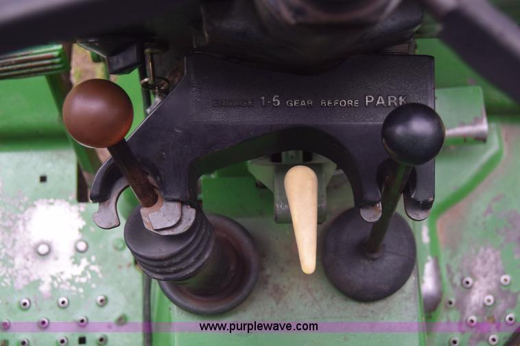 image for item J6563 1978 John Deere 2440 tractor