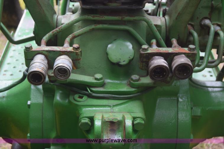 image for item J6563 1978 John Deere 2440 tractor