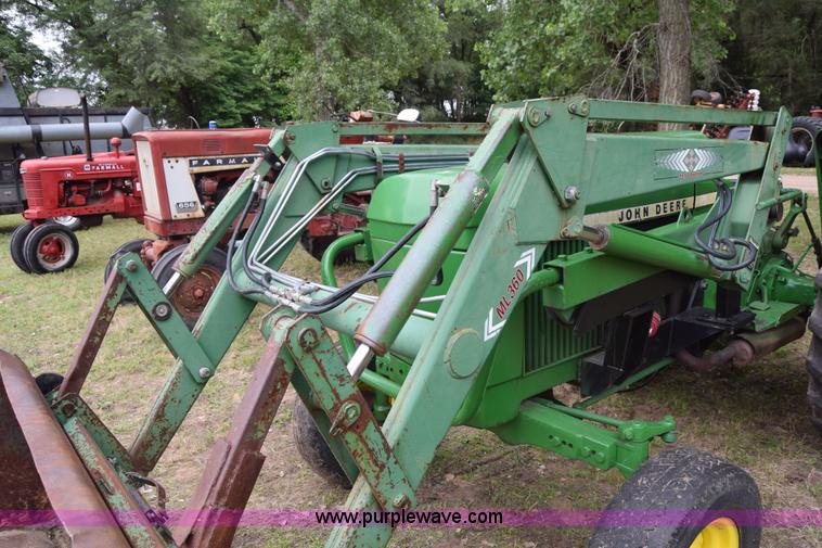 image for item J6563 1978 John Deere 2440 tractor