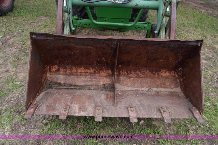 image for item J6563 1978 John Deere 2440 tractor