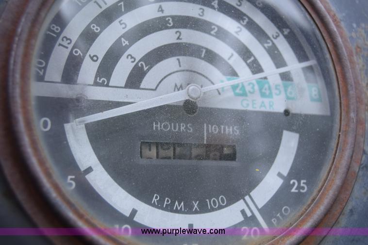 image for item J6563 1978 John Deere 2440 tractor