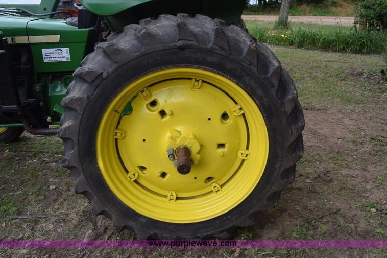 image for item J6563 1978 John Deere 2440 tractor